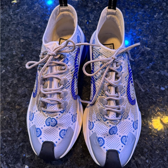 Gucci Run Sneakers Size 41 - Picture 10 of 10